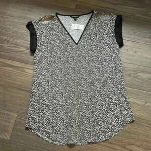 ✨🆕EXPRESS🆕✨  | Black And White Speckled Blouse